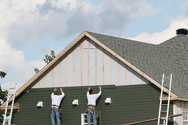 Professional Siding Installation technician working in Haymarket, VA